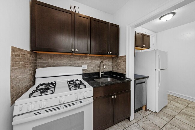 Foto del edificio - 1361 W Estes Ave