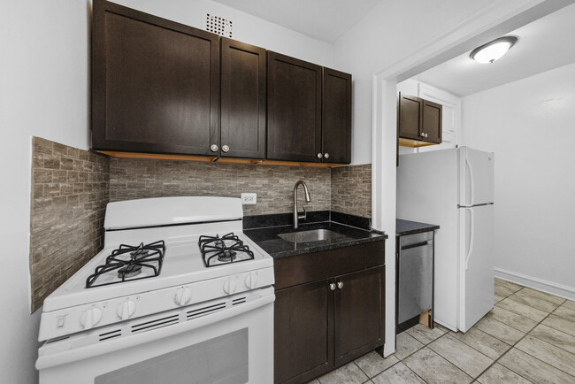 Foto del edificio - 1361 W Estes Ave