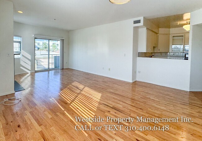 Building Photo - Fantastic 2BD/2BA - Beverly Grove Neighbor...