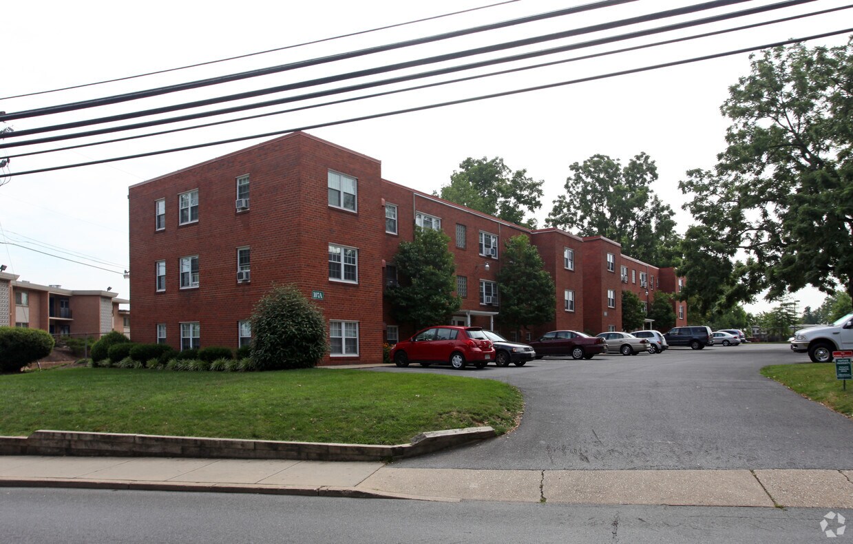 Primary Photo - Lar-Ken Apartments