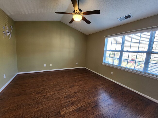 Foto del edificio - 2 Bedroom Townhome in Huntington Ridge