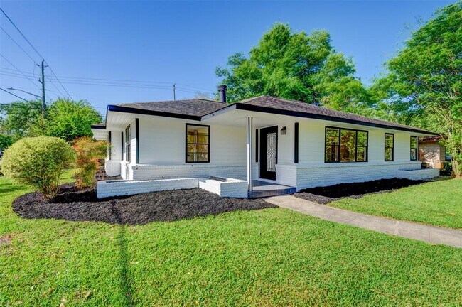 Foto del edificio - 3403 Linkwood Dr