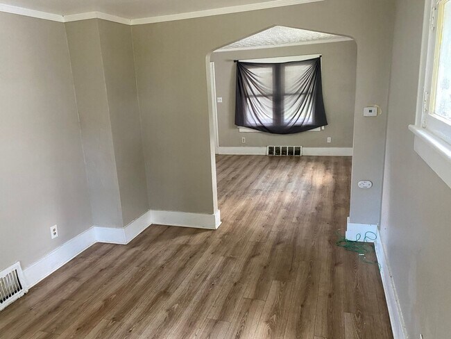 Foto del edificio - Spacious 3-Bedroom Home for Lease in Akron