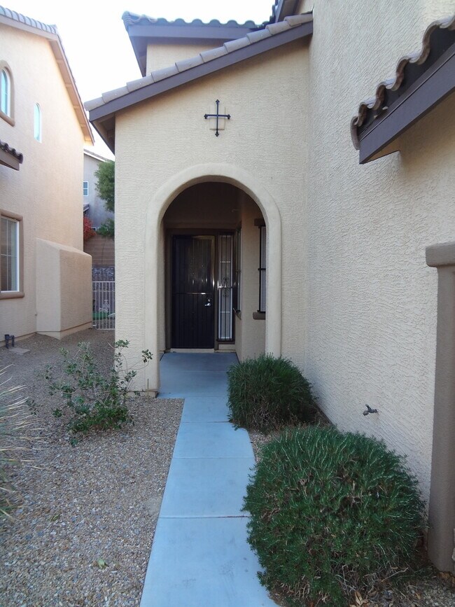 Building Photo - BEAUTIFUL 2,022 SQ. FT. HOME HAS 4 BEDROOM...