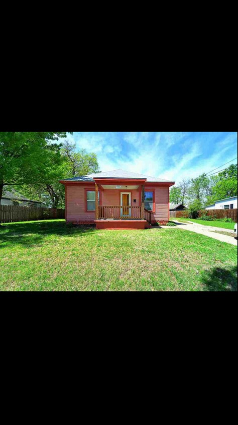 Primary Photo - $995 - 3 bed 2 bath - Single Family Home