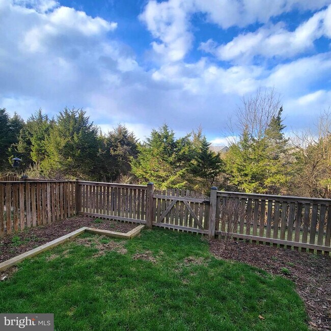 Building Photo - 166 Trout Lily Dr