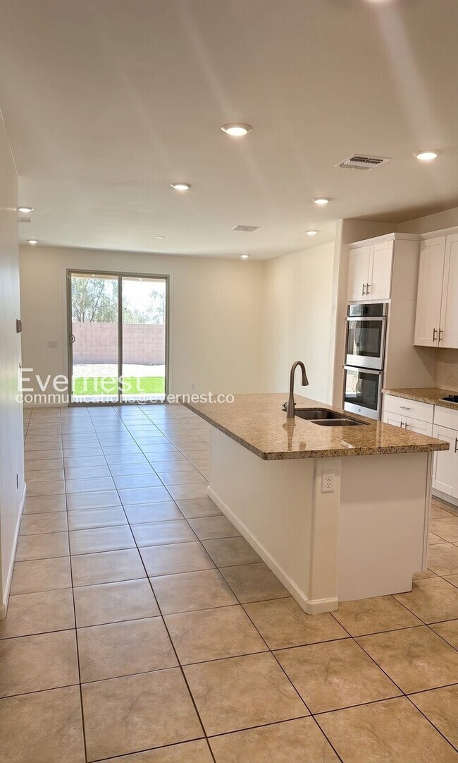 Foto del edificio - 3041 W Cres View Ln