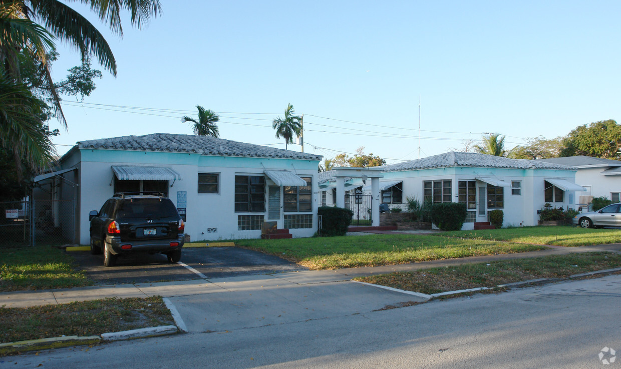 Building Photo - 1830 Jackson St