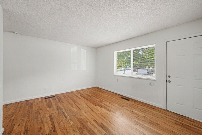 Building Photo - 598 S Eaton St