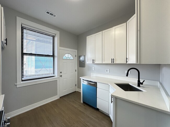 Foto del edificio - 3834 N Wilton Ave