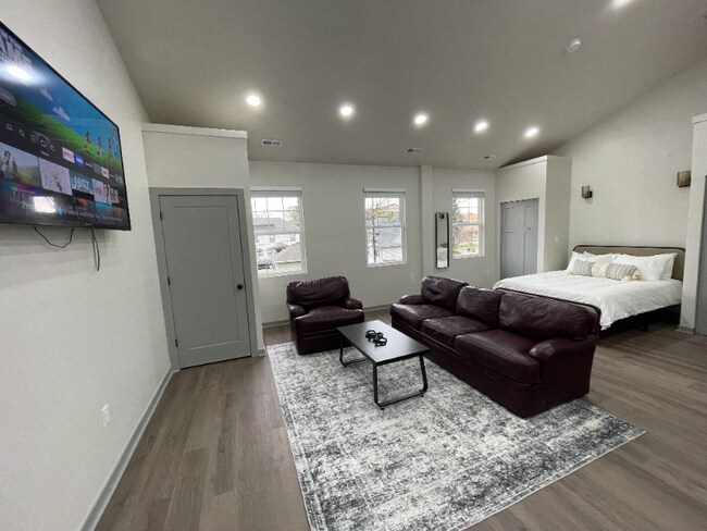 Foto del edificio - 2253 N Kenwood Ave