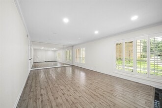 Building Photo - 1573 W Sam Houston Pkwy S