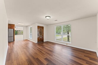 Building Photo - 1505 Gladiola Ave