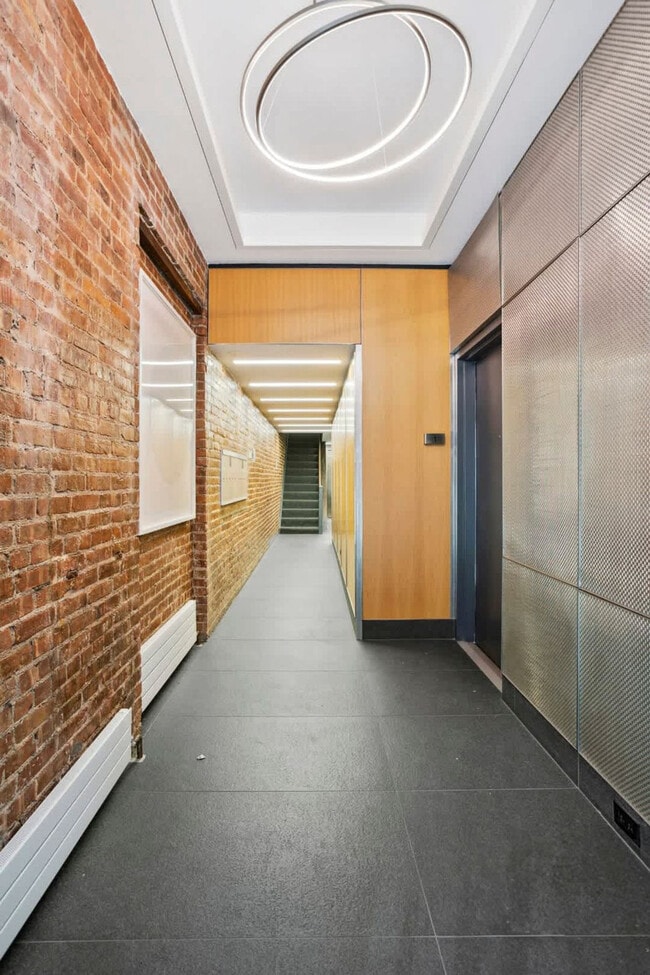 Foto del edificio - 125 E 83rd St