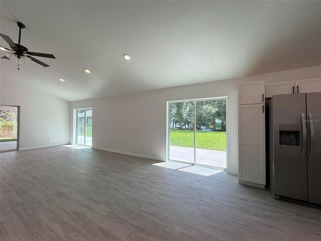 Foto del edificio - 8861 ALBERTSON Ct