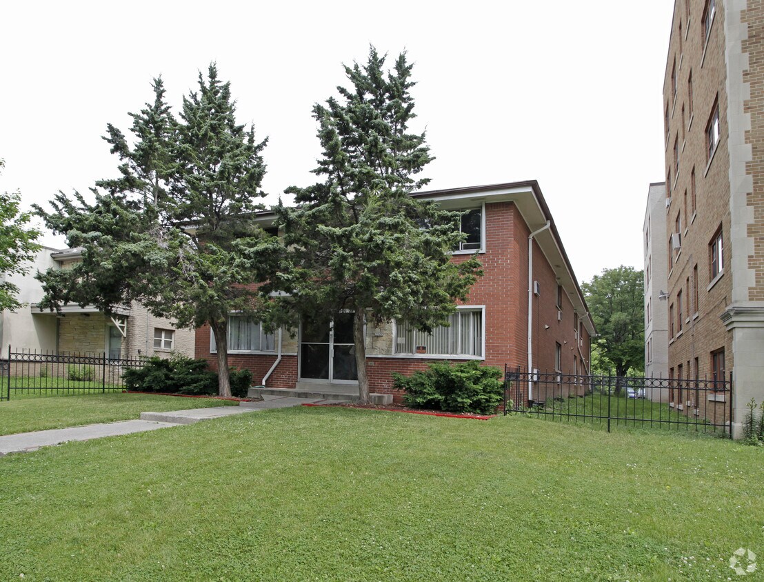Primary Photo - 2922 W Wells St