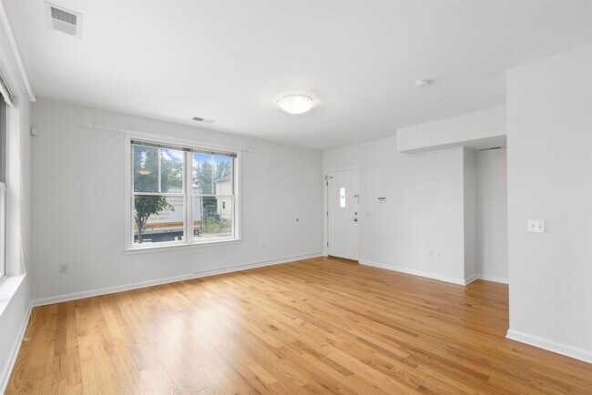 Foto del edificio - 437 Whiton St