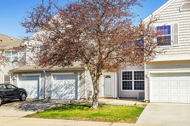 Building Photo - NEAR OTTER CREEK GOLF COURSE!! 2 Bedroom, 1.5 Bathroom in Northeast Ankeny