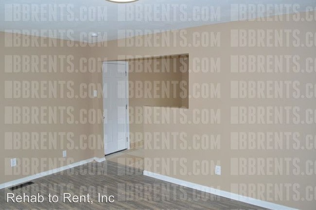 Building Photo - 3 br, 1 bath House - 2040 Roosevelt Avenue