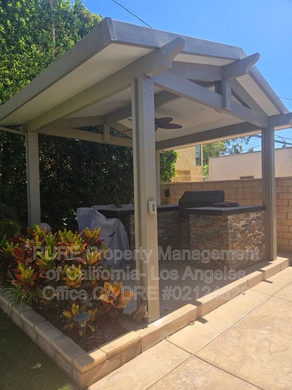 Foto del edificio - 2360 Pine Ave