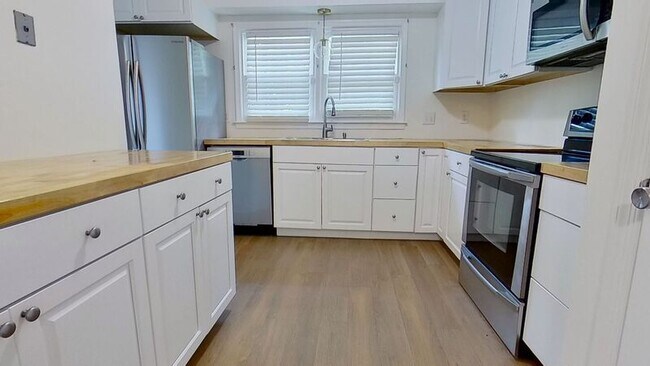 Foto del edificio - 1317 Garden Crest Dr