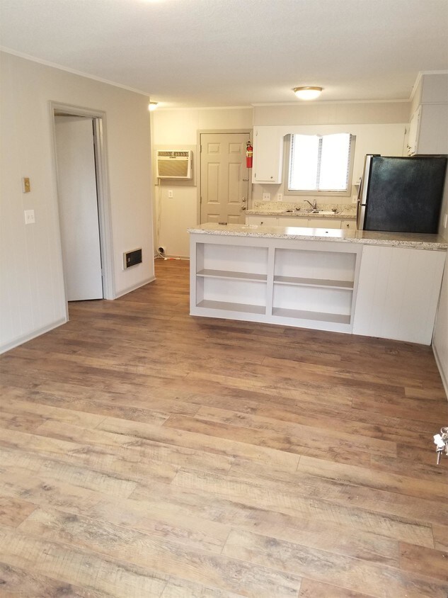 121 Cedar Ln Unit 207 Brookdale, Pendleton, SC 29670 Room for Rent in