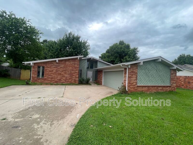 Primary Photo - 623 N Canadian Terrace