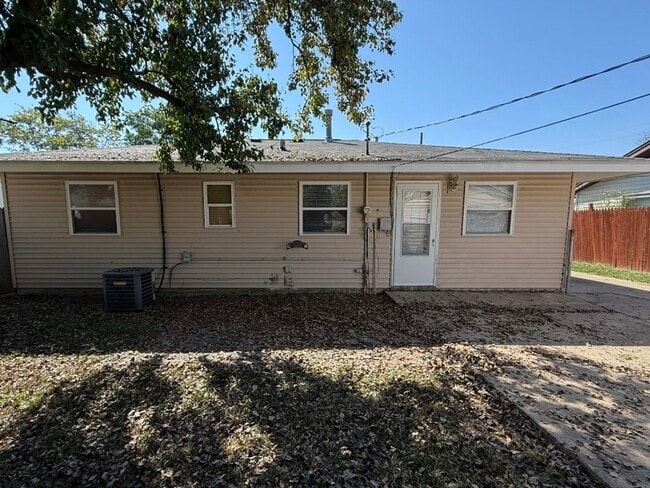 Building Photo - Meadowlark Ranch! 3 bed, 1 bath