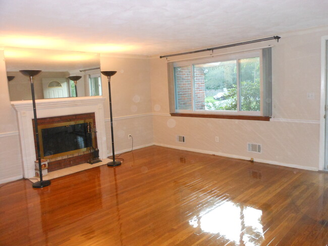 Building Photo - 14 Lyman Rd