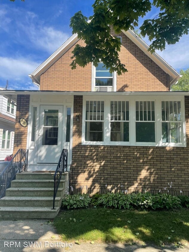 2 br, 1 bath House 923 Court St 923 Co... House Rental in St Joseph, MI