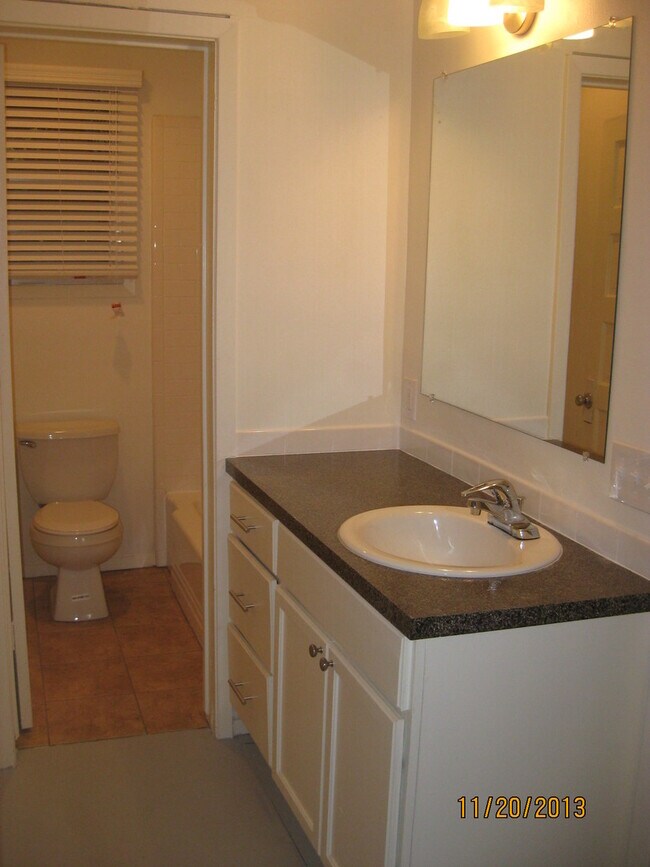 Foto del edificio - 302 E 30th St