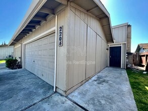 Building Photo - 2204 Dijon St