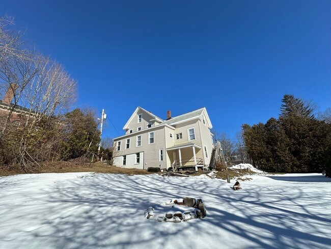 Building Photo - 65 School St