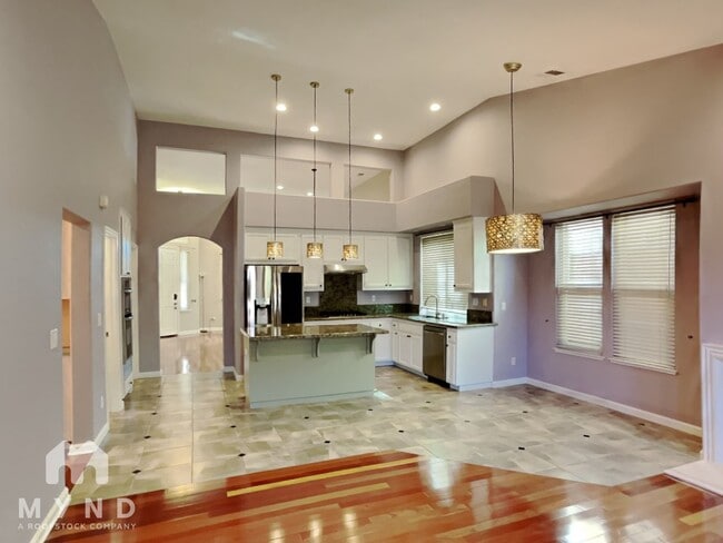Foto del edificio - 5684 Brionne Dr
