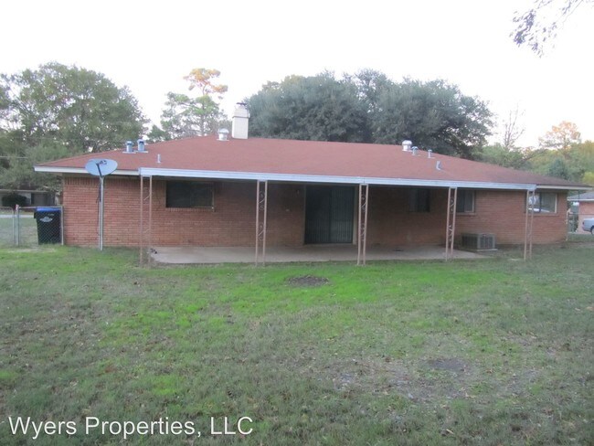 Building Photo - 110 E Fairlane Dr