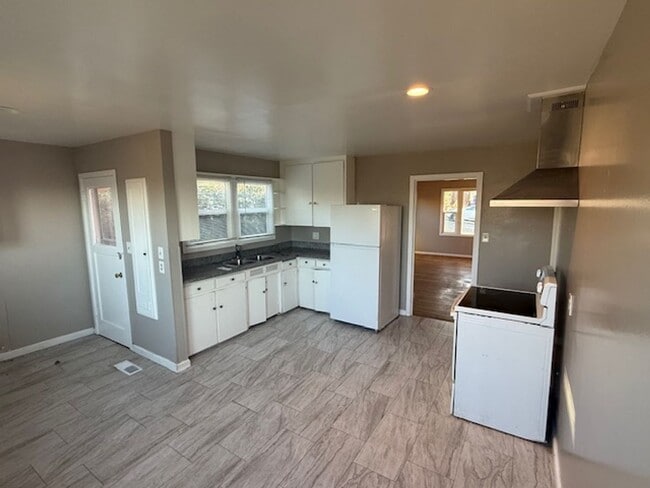 Building Photo - Beautiful Richmond Annex Home with Updated Kitchen & Bath + Bonus Room