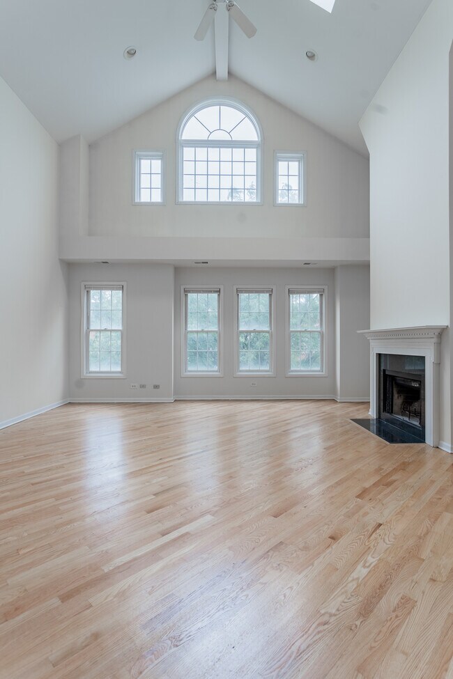 Building Photo - 1513 N Wood St
