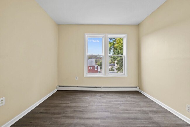 Foto del edificio - 162-166 Manchester Avenue, 4 Second Floor