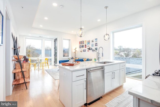 Foto del edificio - 836 Varnum St NW