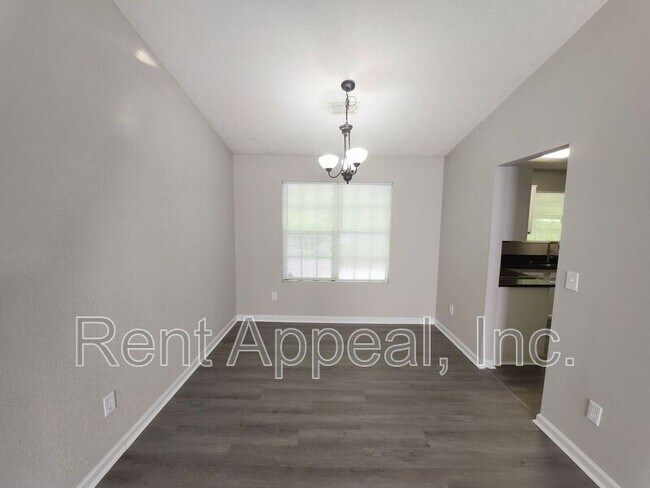 Foto del edificio - 3368 Eastmont Ln