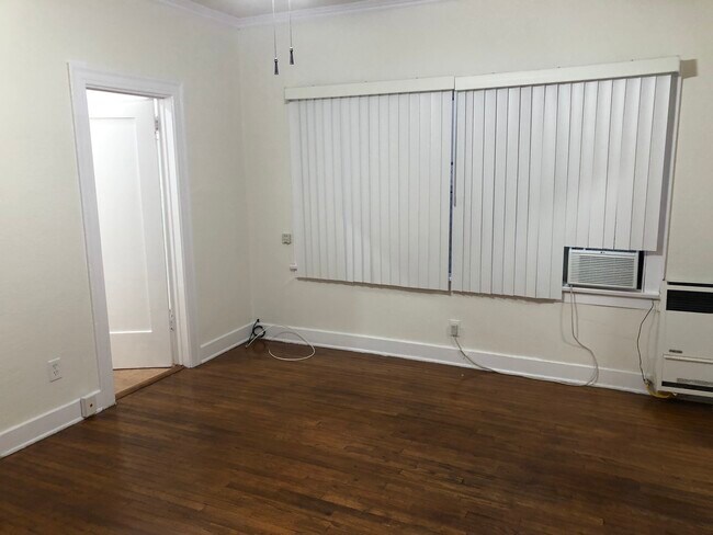 Building Photo - 1039 N Ardmore Ave