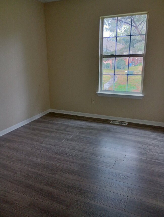 Master Bedroom - Pinebrooke - WE ACCEPT SECTION 8