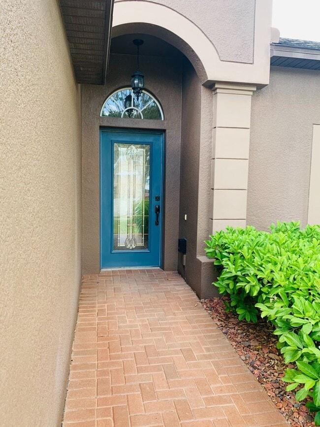 Building Photo - Waterfront View! 4 bed 2 bath 2 car garage