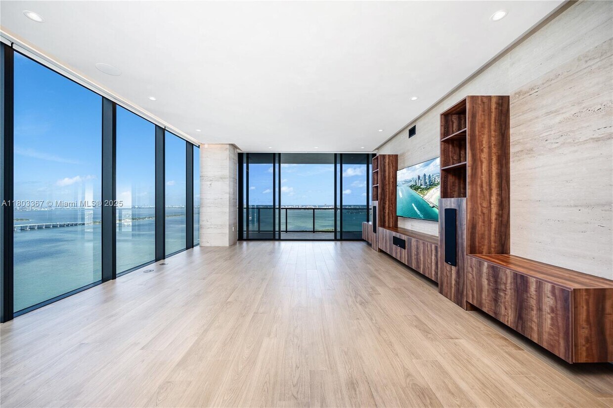 Foto principal - 788 NE 23rd St