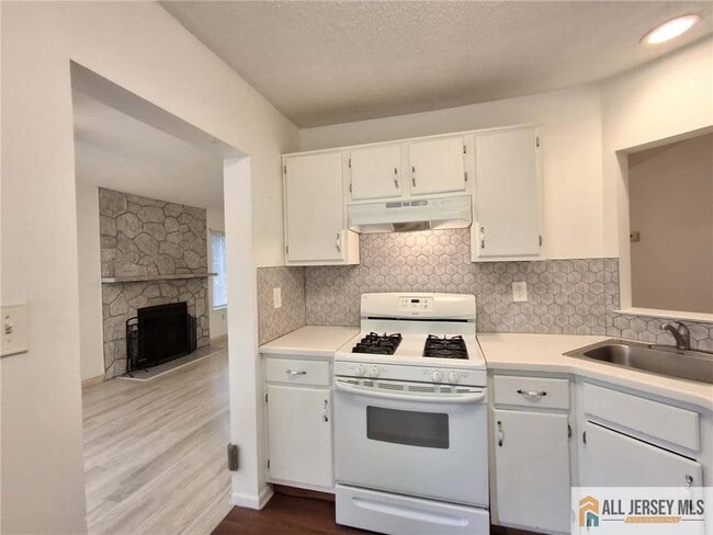 Building Photo - 9 Chatham Square