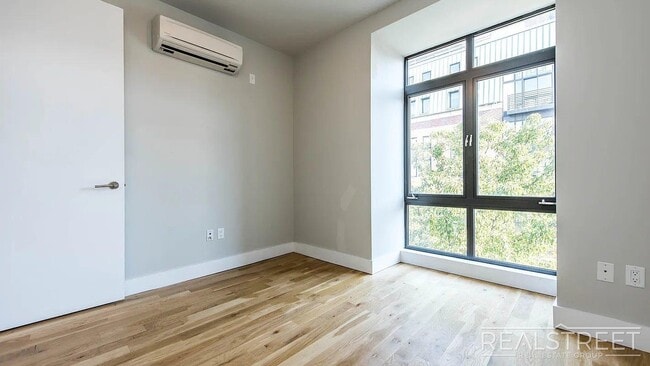 Building Photo - Leonard Street