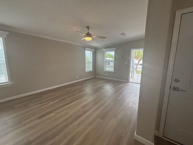 Foto del edificio - 934 Cayman Ave W