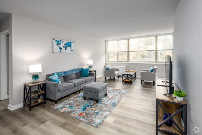 1 habitación, 1 baño - 688 pies cuadrados - Sala de estar - Wilson Towers Apartments