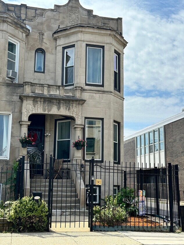 Primary Photo - 419 E 44th St