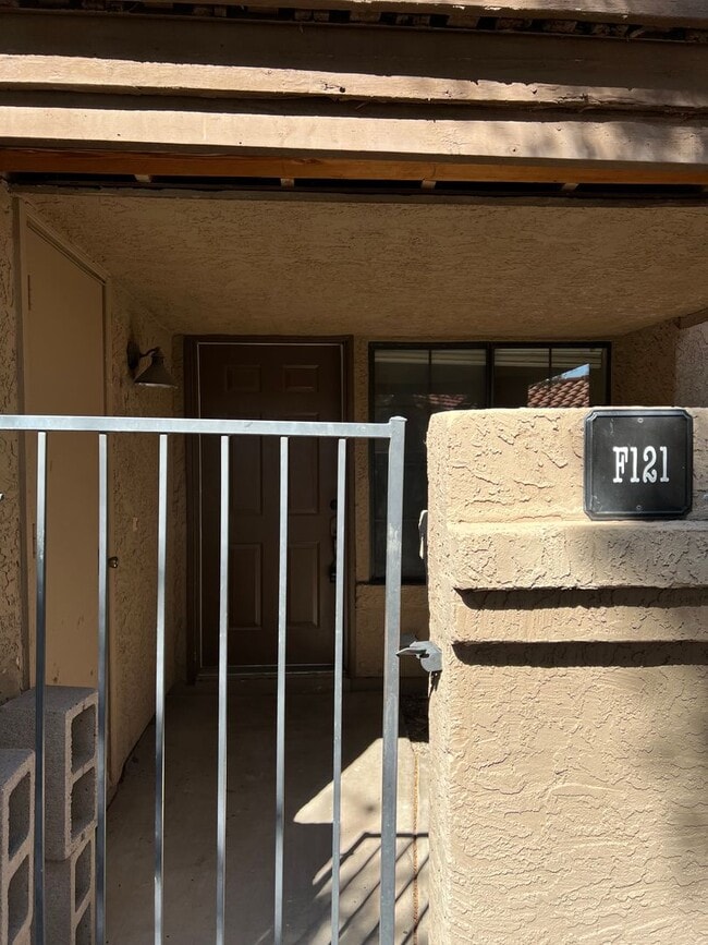 Building Photo - 925 N College Ave